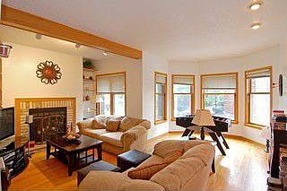 2nd image of 4014 N Clarendon Ave
