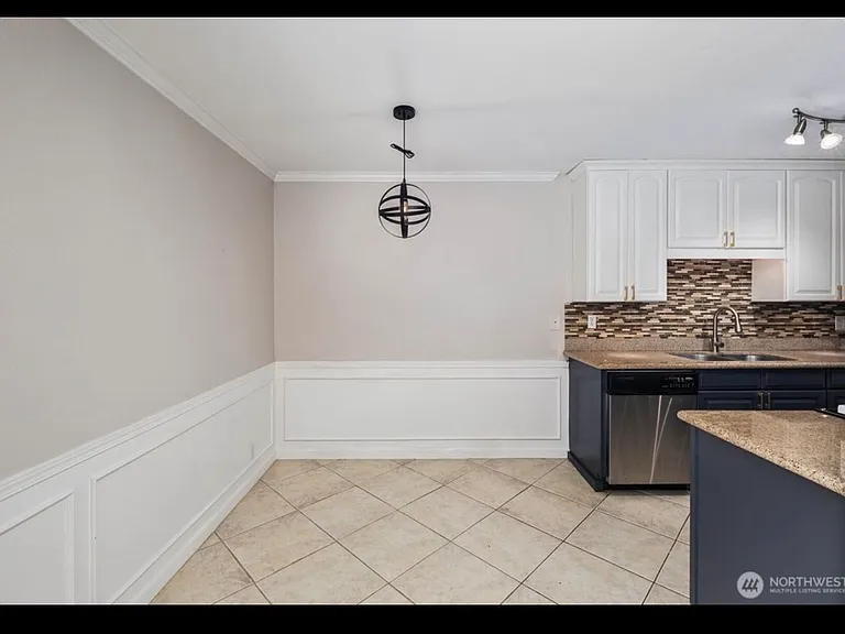 1113 Kirkland Ave — Photo 6