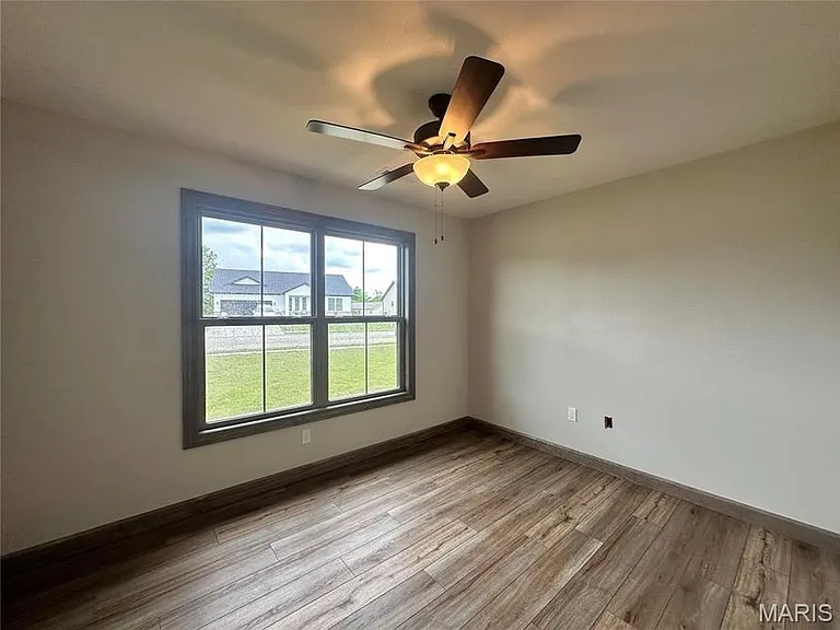 547 Somerset Dr — Photo 7