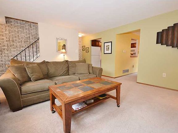 5th image of 9 Crestwood Dr