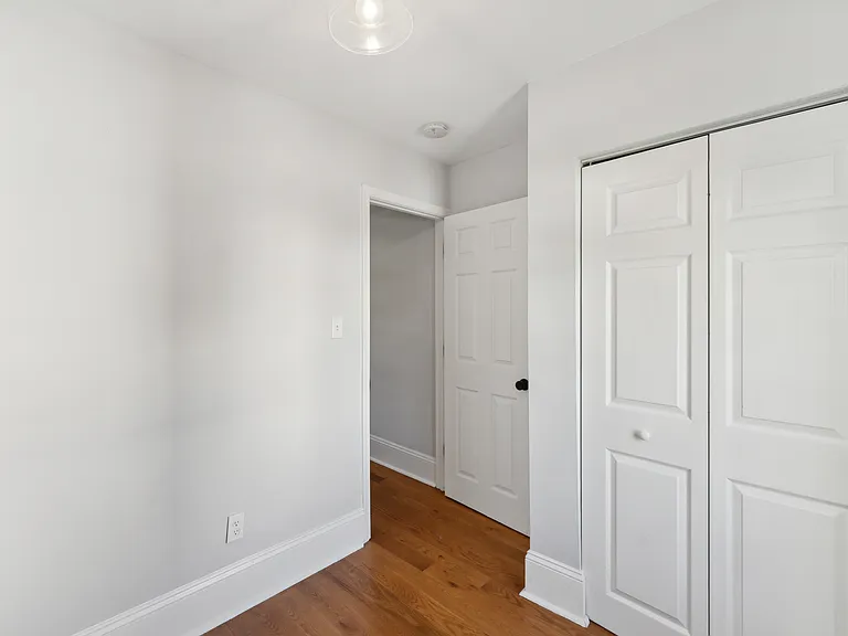 306 L St SE — Photo 24