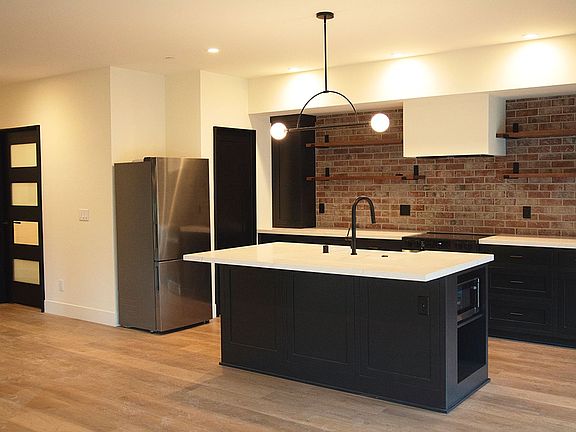 4th image of 1459 34th St #202