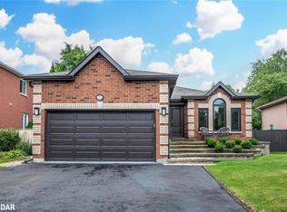 22 Cloughley Dr, Barrie, ON L4N7Y3