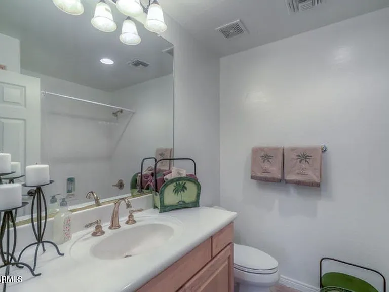 1690 W Bartlett Way — Photo 18