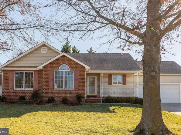 108 Senseny Glen Dr, Winchester, VA 22602