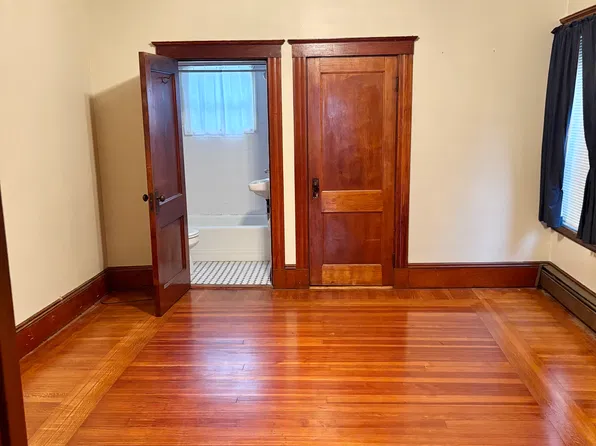 208 Lafayette St #1, Salem, MA 01970