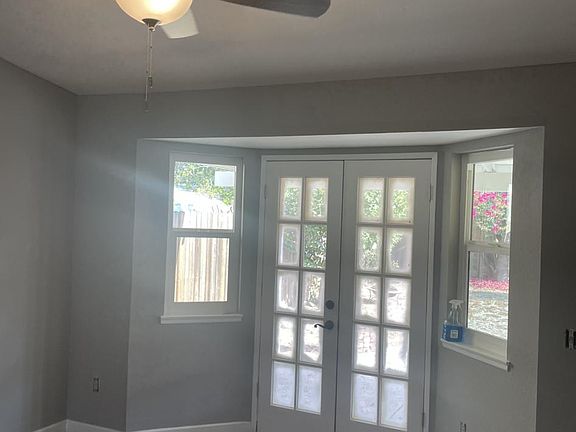 4th image of 15955 Jackson Dr