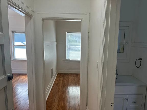 3rd image of 535 30th St #3