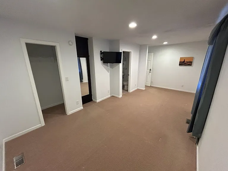 510 Cass St — Photo 11