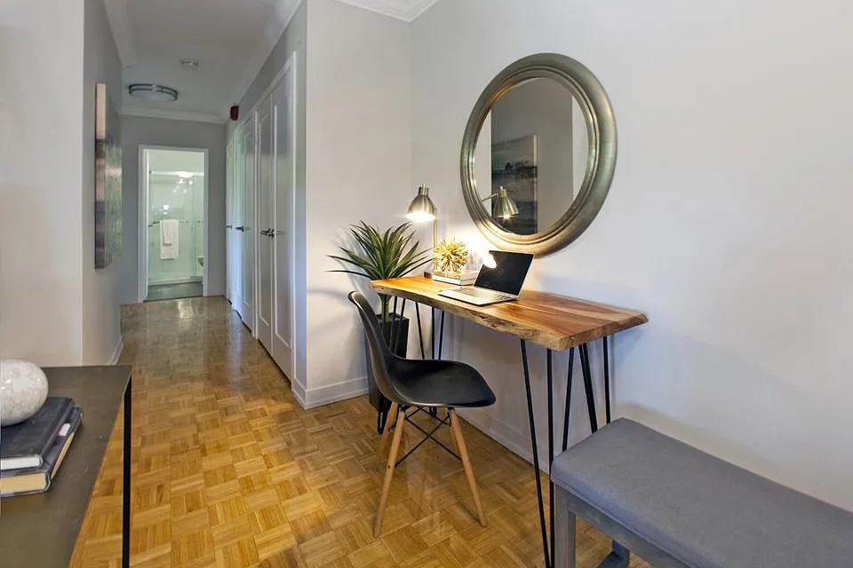135 Allan St — Photo 1