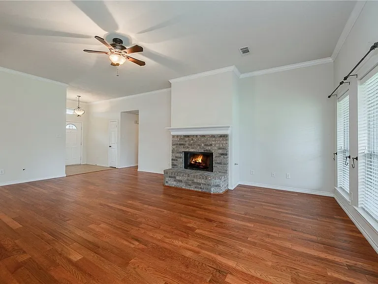 1207 Portsmouth Ct — Photo 6