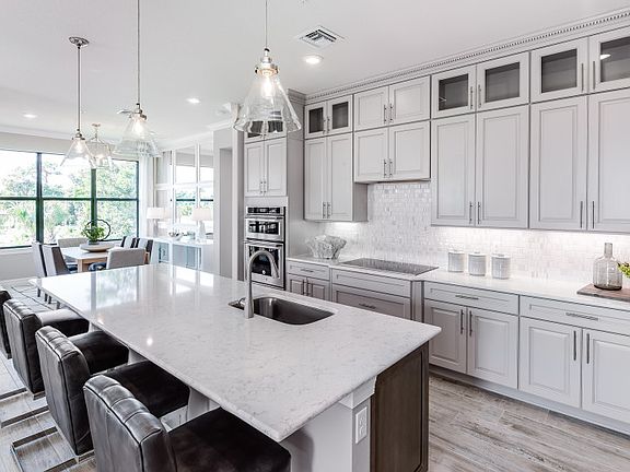 Model Representation Spacious Kitchen