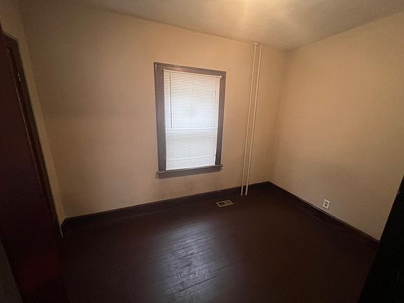 5th image of 1115 East Ave