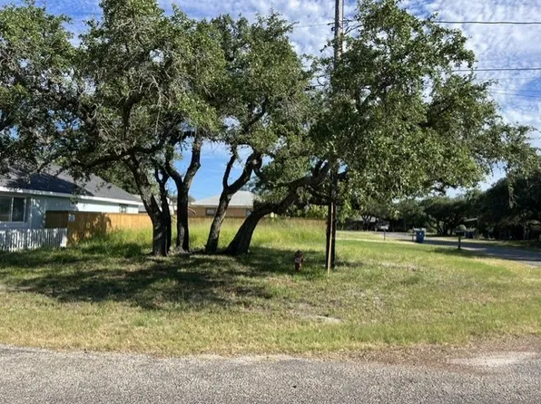 618 N Moline St, Rockport, TX 78382