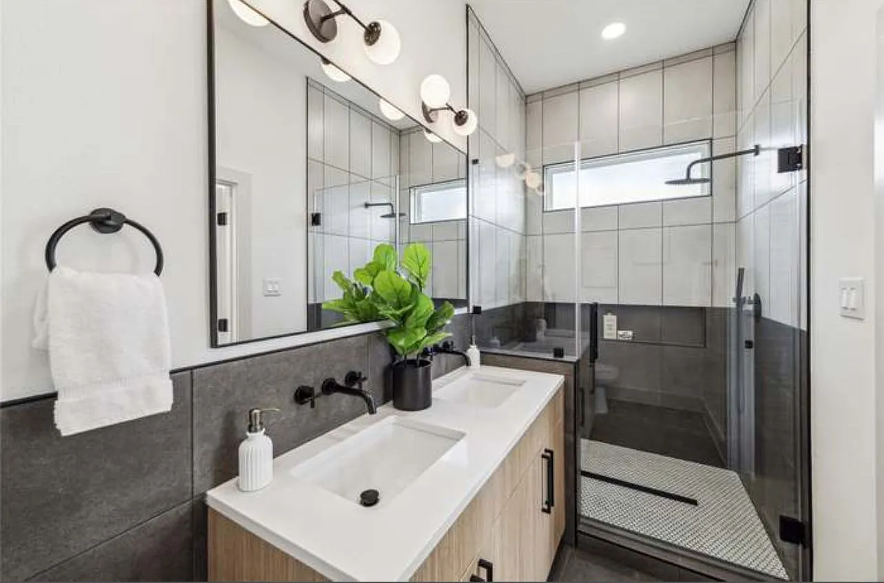 3 bed, 2.5 bath, 2150 sqft, $1,850 — Photo 3