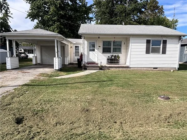 704 E Pleasant St, Greenup, IL 62428