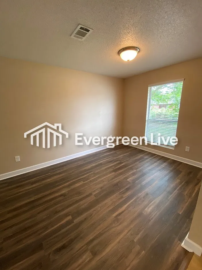 2 bed, 1.0 bath, 1476 sqft, $1,395 — Photo 2