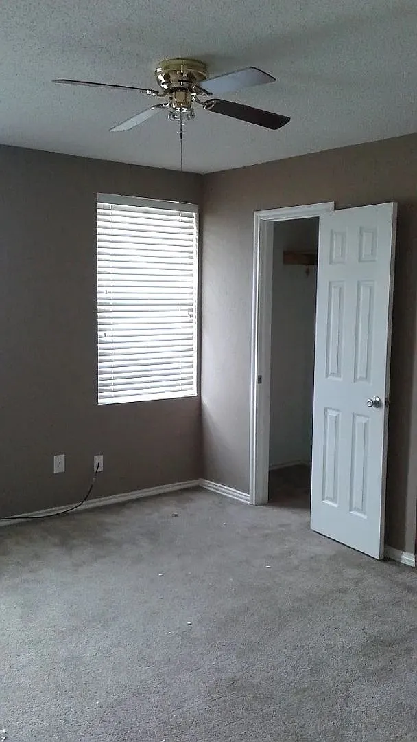 Room in 5 Bedroom Home at W Grove Ln — Photo 2