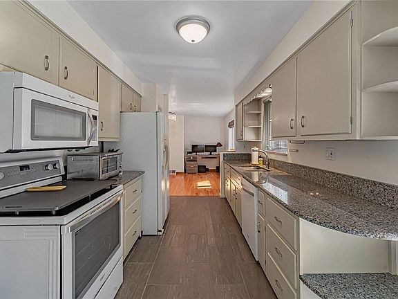 5th image of 3313 Windgate Dr