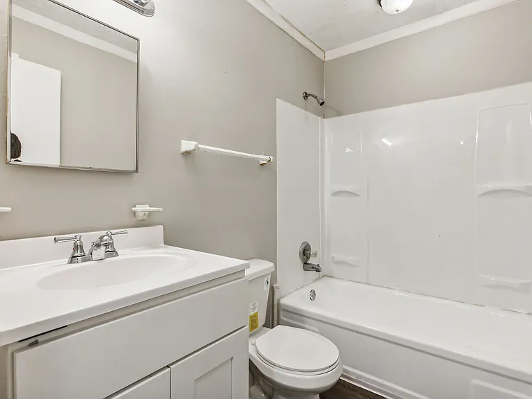 Northfield Manor Apartments — Photo 8