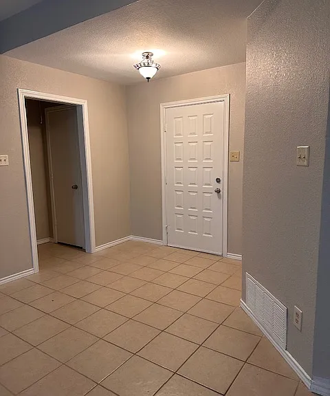 5020 Timberglen Dr — Photo 2
