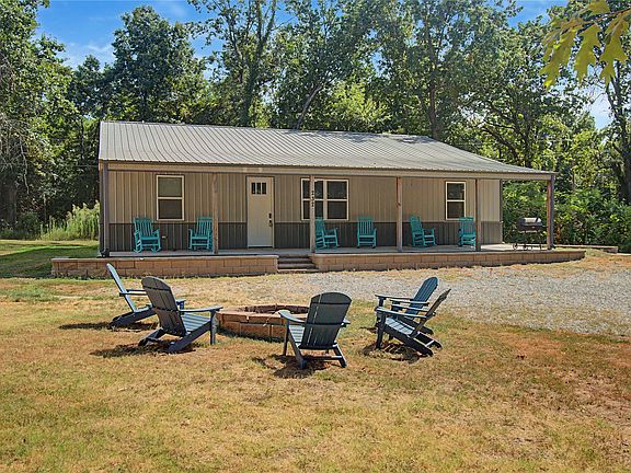 2nd image of 232 Oak Hollow Rd