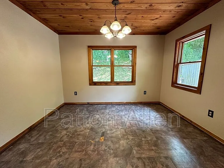 267 Davis Creek Rd — Photo 9