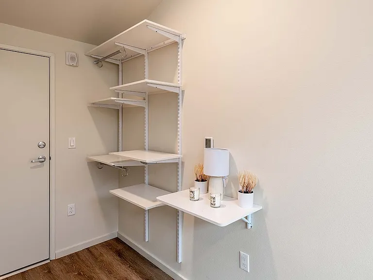 Plaza Apartments — Photo 32