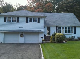 680 Howard Rd, Ridgewood, NJ 07450