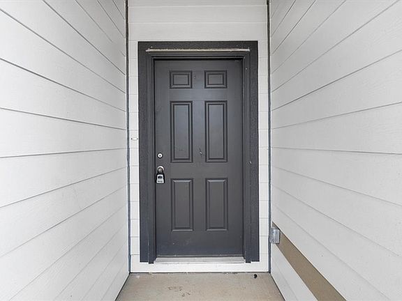 2nd image of 206 NW Bellflower St