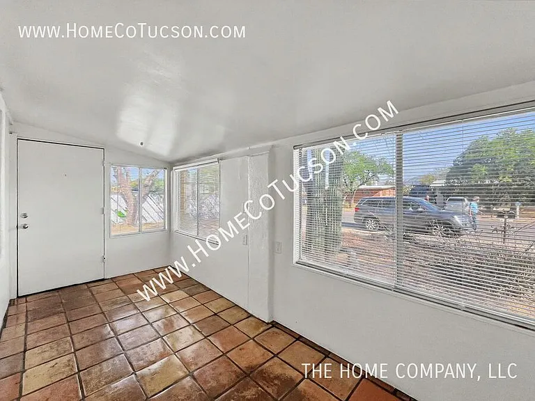 4564 E Seneca St — Photo 5