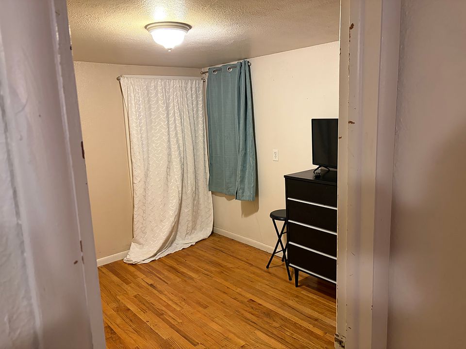 1st image of 1017 N Jeffers Dr