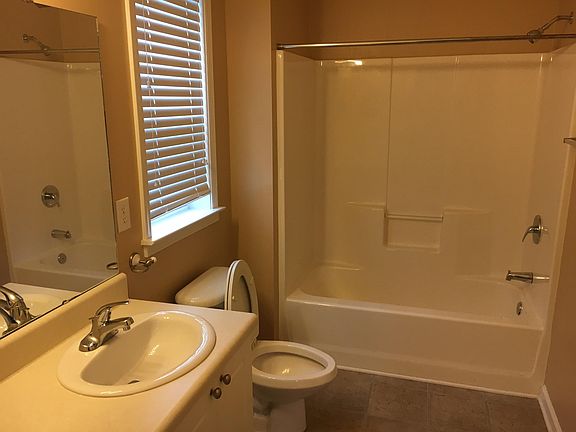 5th image of 633 McKenna Cir