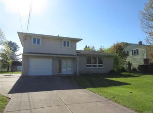 7012 Errick Rd, North Tonawanda, NY 14120