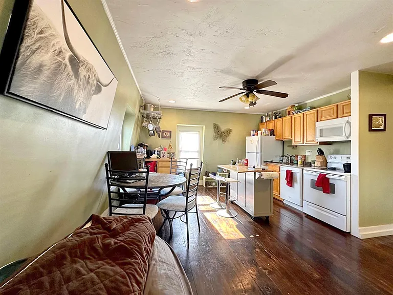 145 Highland Ave #2 — Photo 3