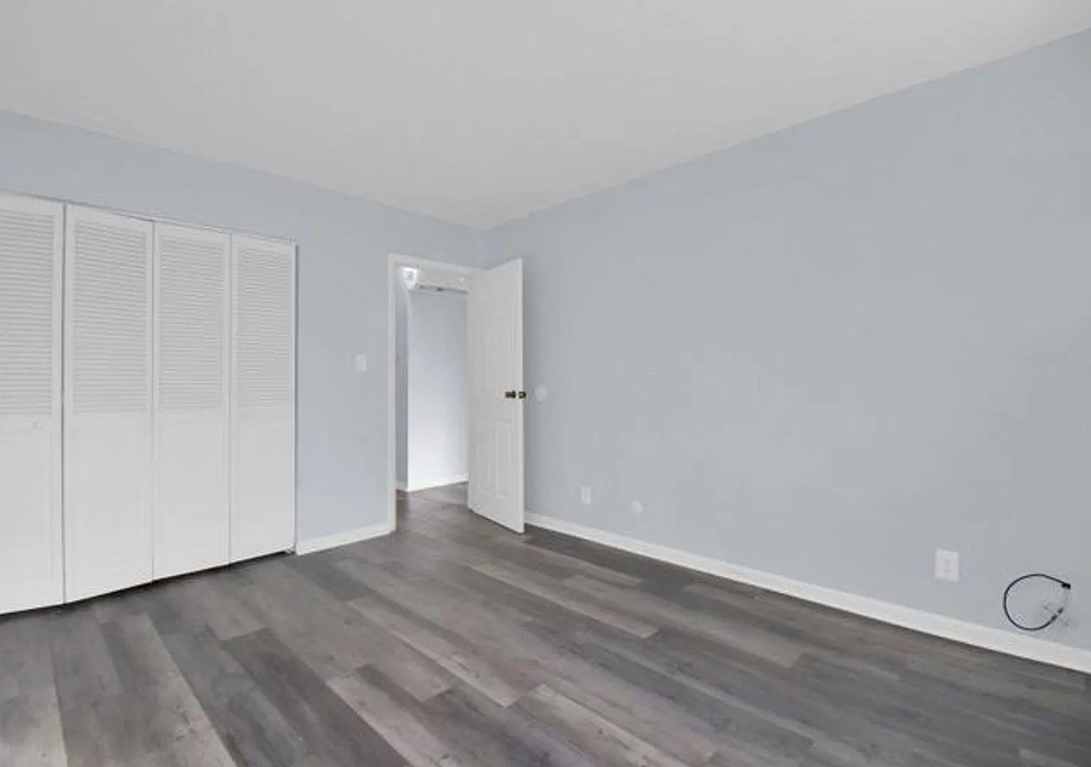 849-855 Wellington Blvd — Photo 4