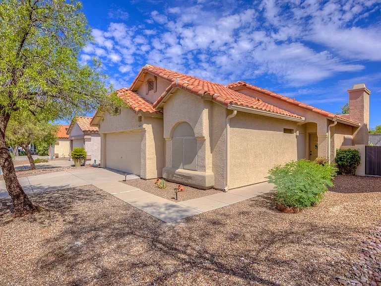 9649 E Briana Ln — Photo 2