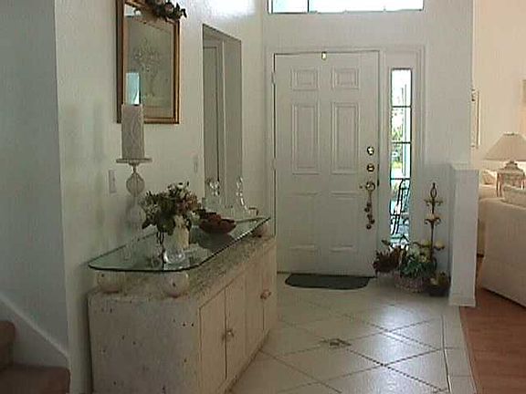 3rd image of 2064 Hemingway Ave
