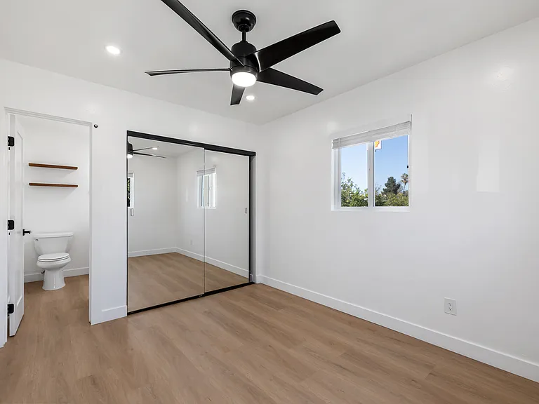 1221 Vega St — Photo 9