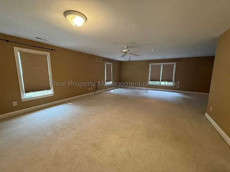 1016 Longhorn Ct — Photo 14
