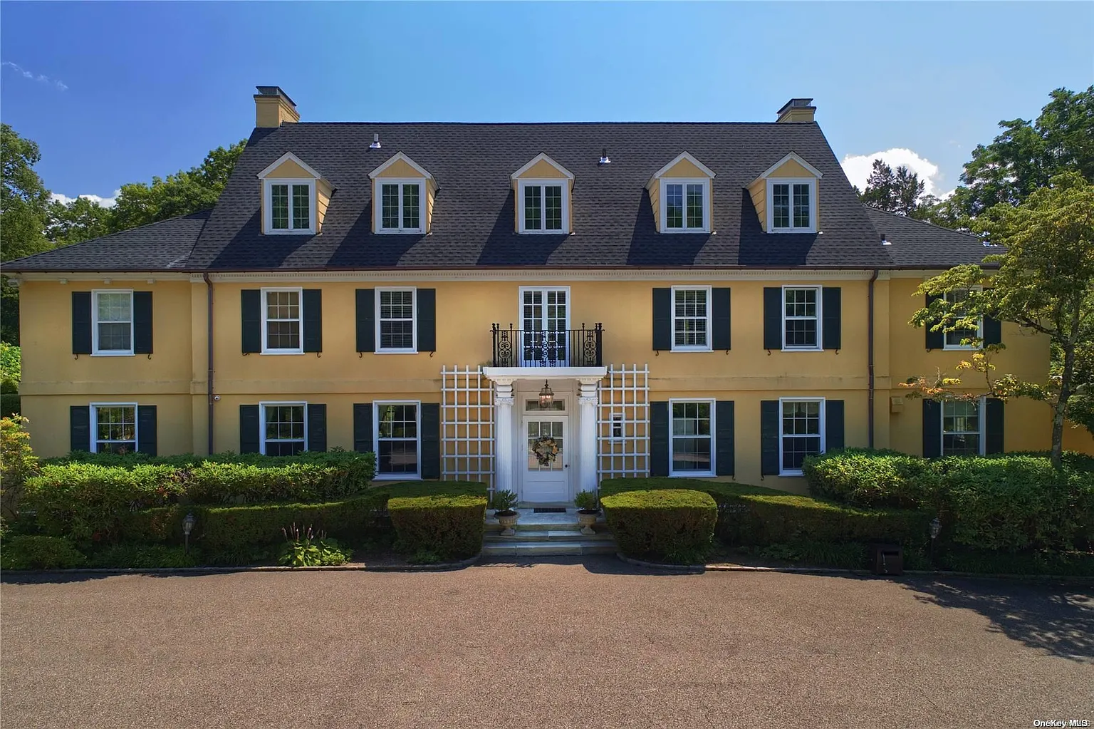 16 Forest Court photo 1