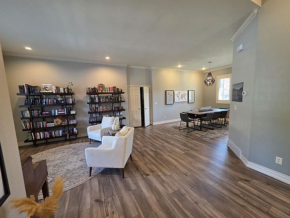 3rd image of 924 46th St