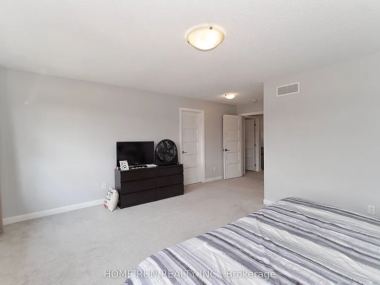 282 Nelson St E — Photo 26