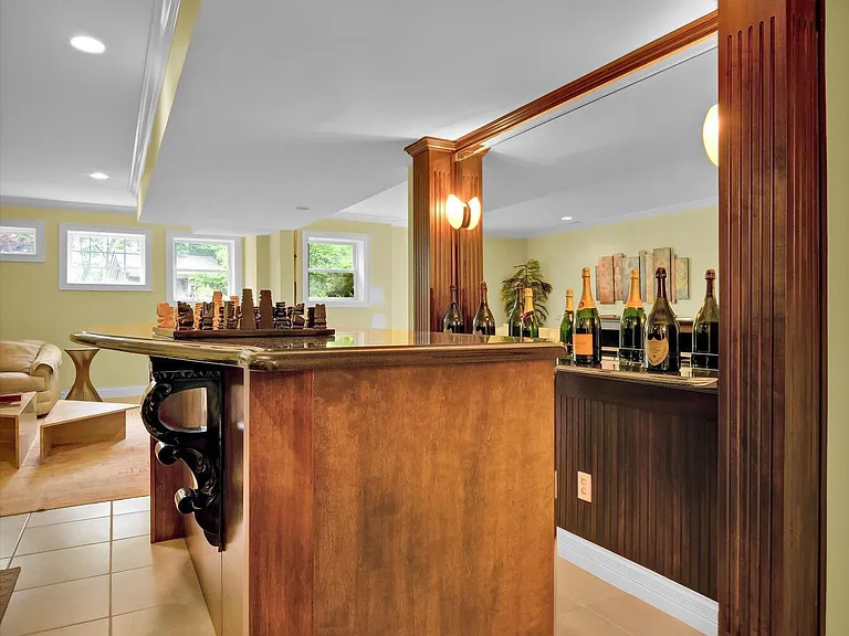 560 N Hubbards Ln — Photo 59