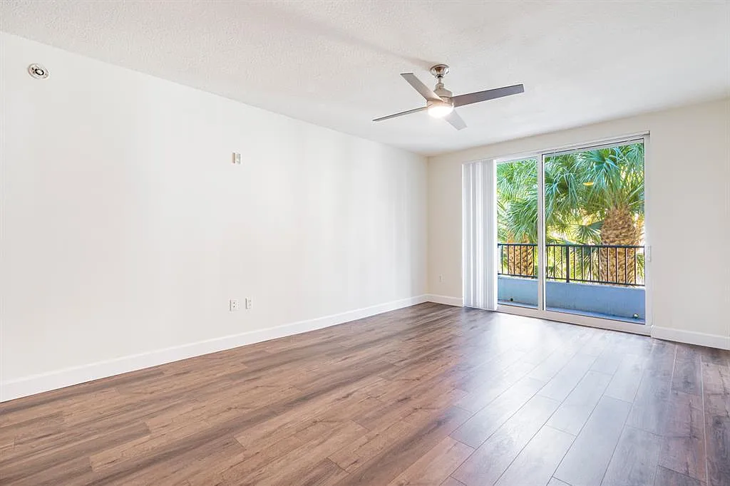 Lauderdale One — Photo 3