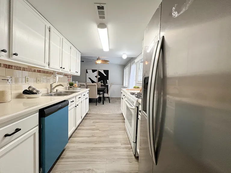 615 Crest Ct — Photo 12