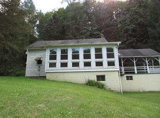 102 Foringer Rd, Karns City, PA 16041