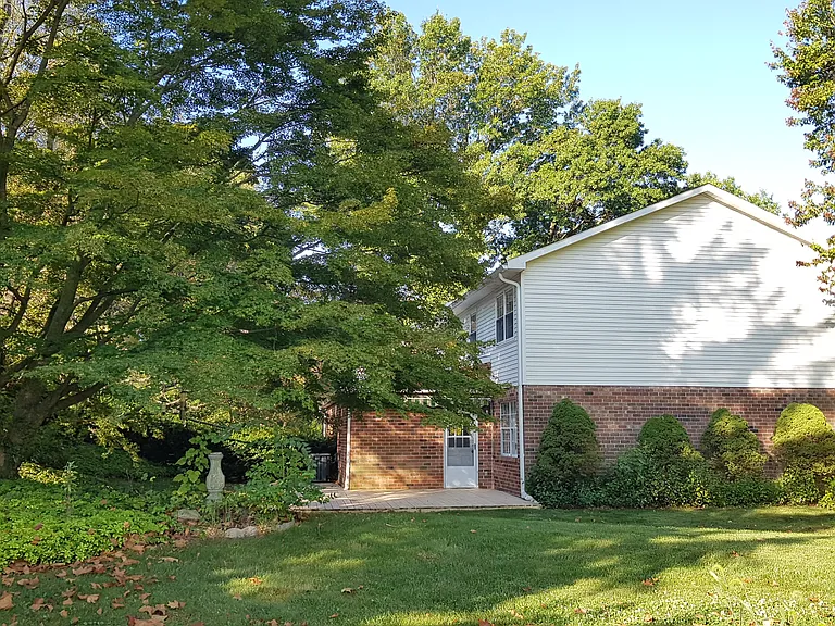 520 Merioneth Dr — Photo 11