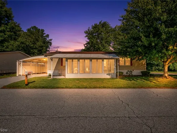16 Cherry Ln, Olmsted Falls, OH 44138