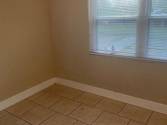 5th image of 1626 Stanley Ave